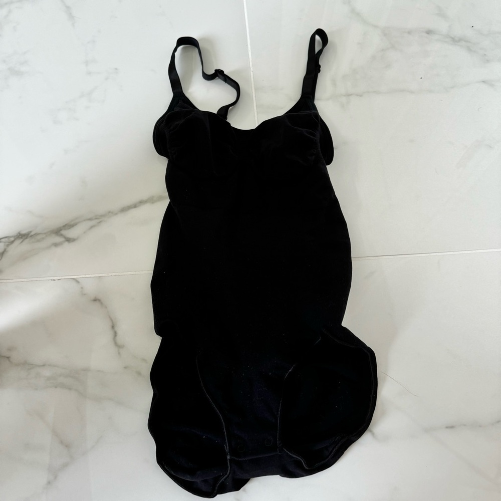 skims everyday sculpt bodysuit nwot
